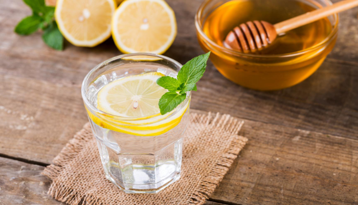 Honig-Zitronen-Wasser: Ein Rezept für Wellness
